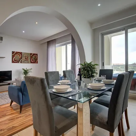 Apartment Exceptional Tigne Seafront By Shortletsmalta *